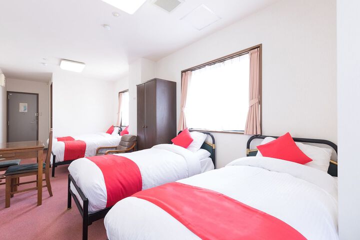 Room 7 of 33