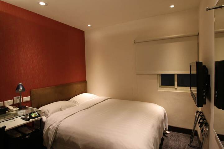 Room 12 of 65