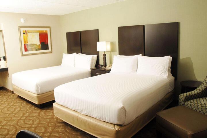 2 Queen Beds (5 of 16)