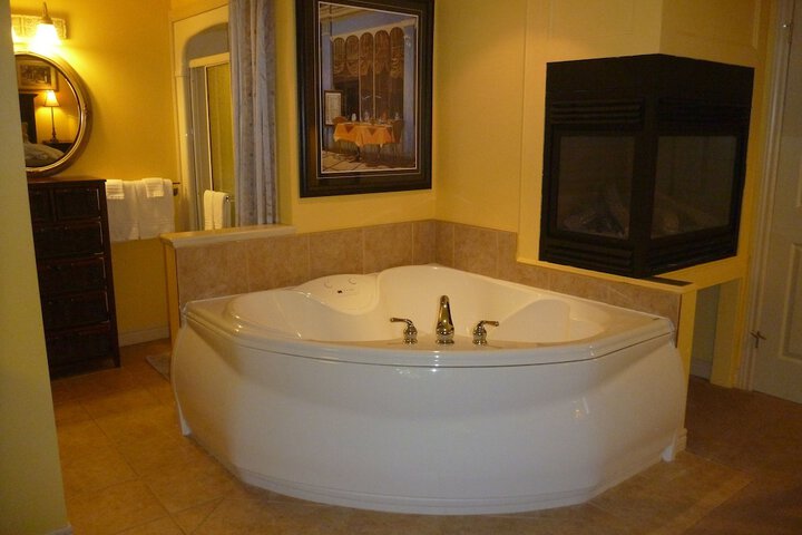 Hot Tub 11 of 23