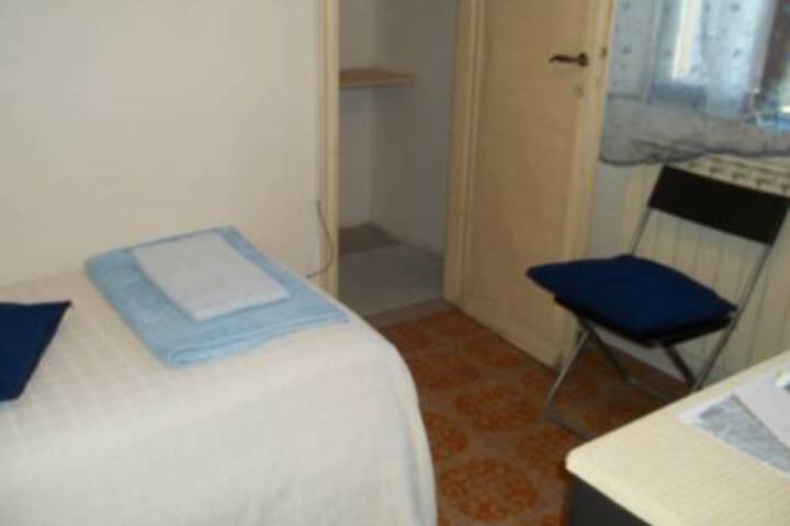 Room 1 of 9