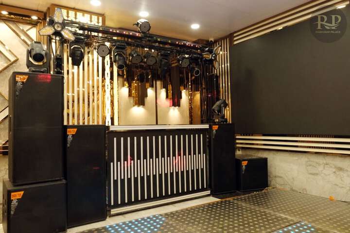 Ballroom/Hall 33 of 43