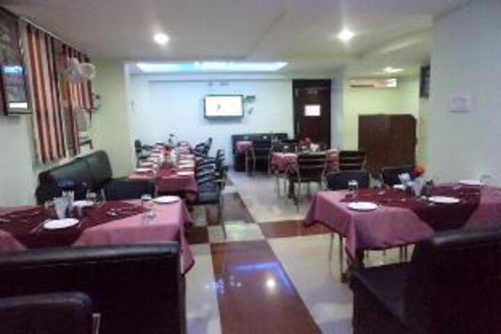 Dining 5 of 16