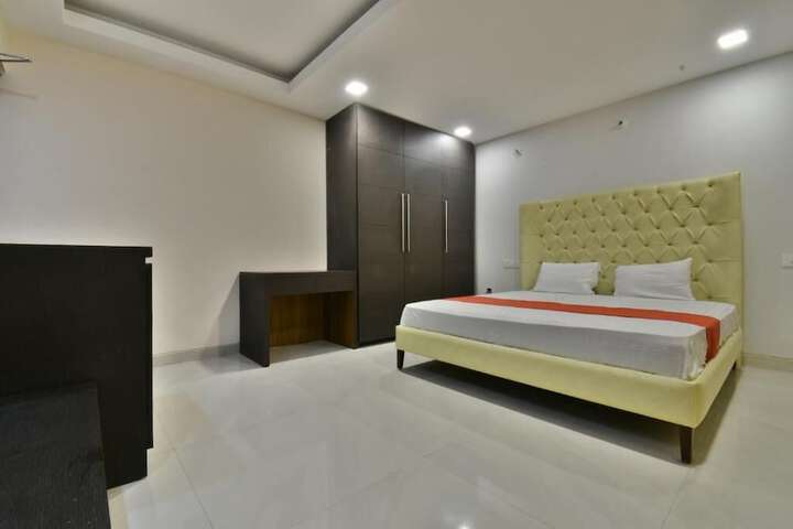 Room 9 of 24