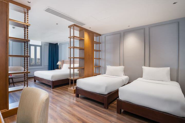 Room 27 of 109