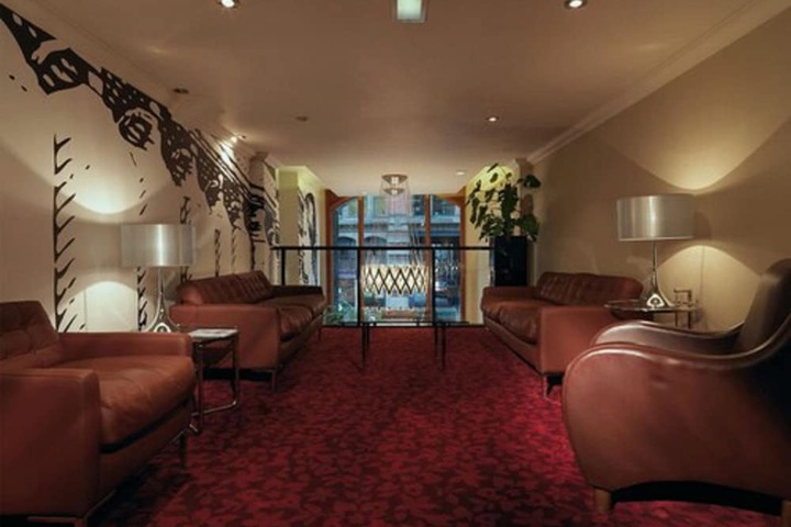 Lounge 52 of 82