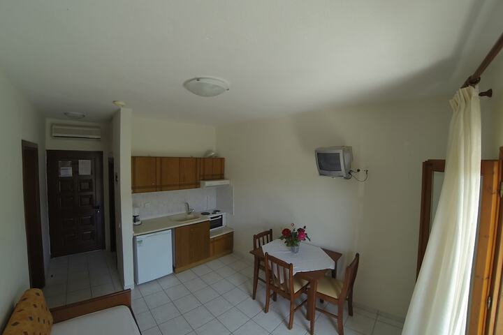 Room 10 of 33