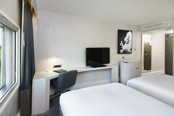 Room 5 of 113