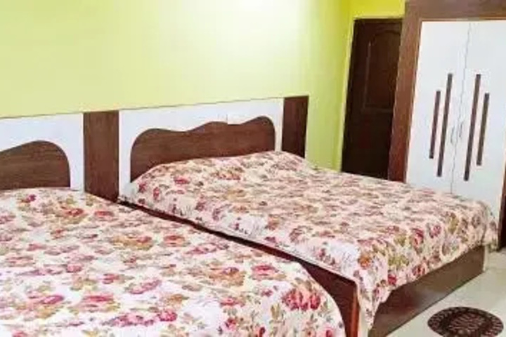 Room 5 of 12