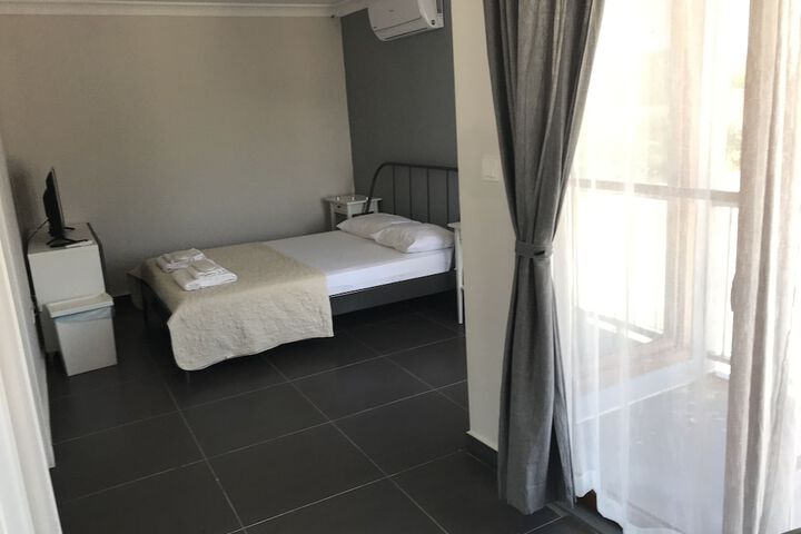 Room 15 of 28