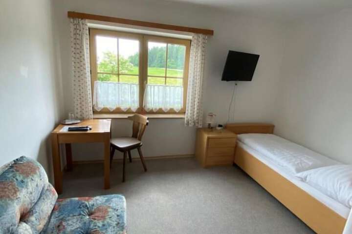 Room 11 of 73