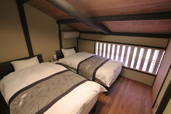 Room 4 of 14
