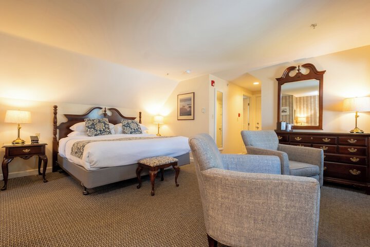 Room 43 of 176