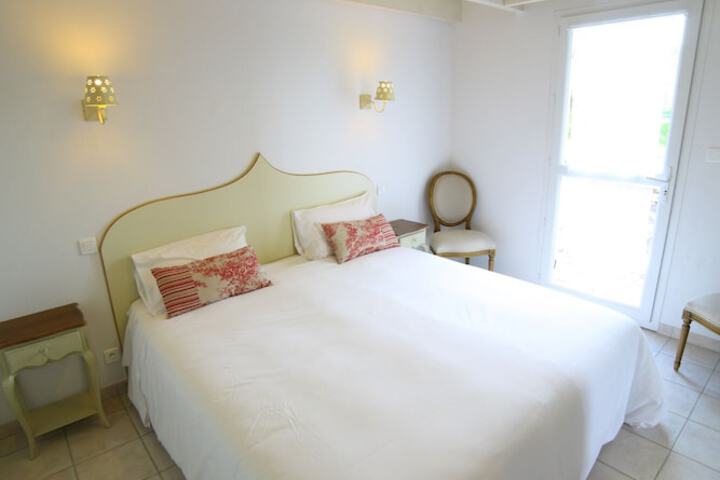 Room 2 of 27