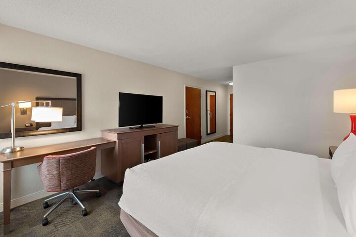 1 King Bed (4 of 21)