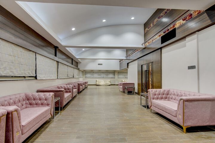 Ballroom/Hall 29 of 34