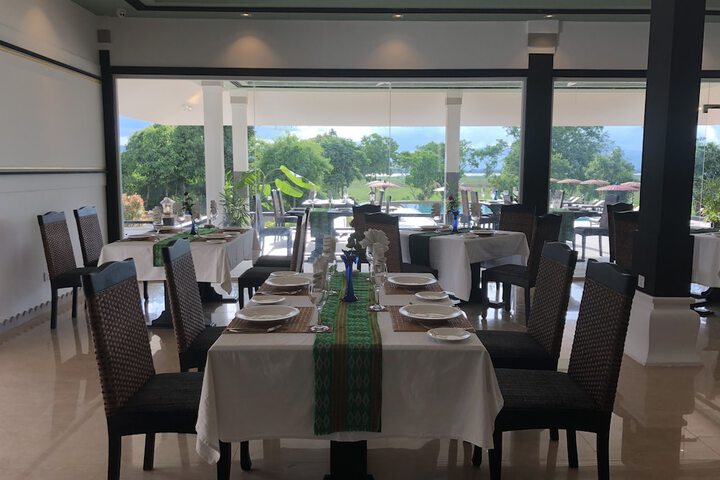 Dining 33 of 46