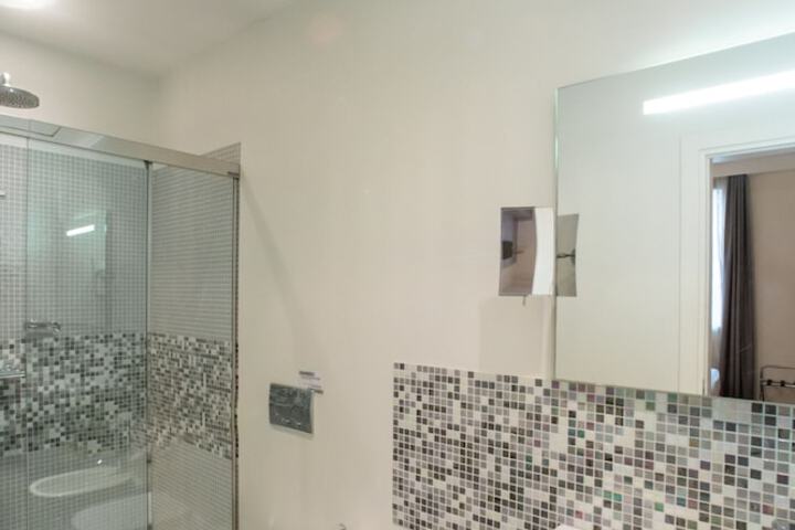 Room 42 of 62