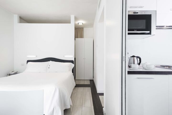 Room 35 of 244