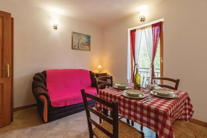 Stunning Home in Preko With 3 Bedrooms and Wifi