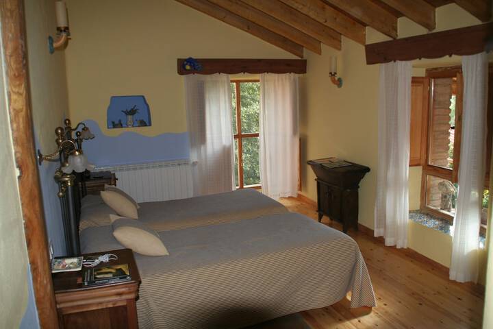 Room 5 of 16