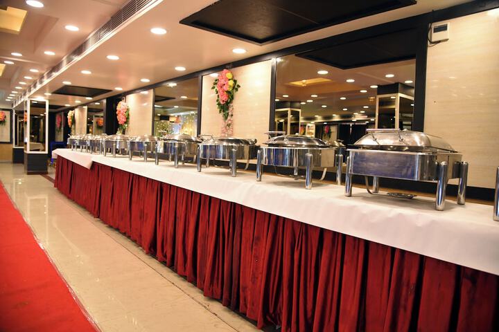 Dining 12 of 15