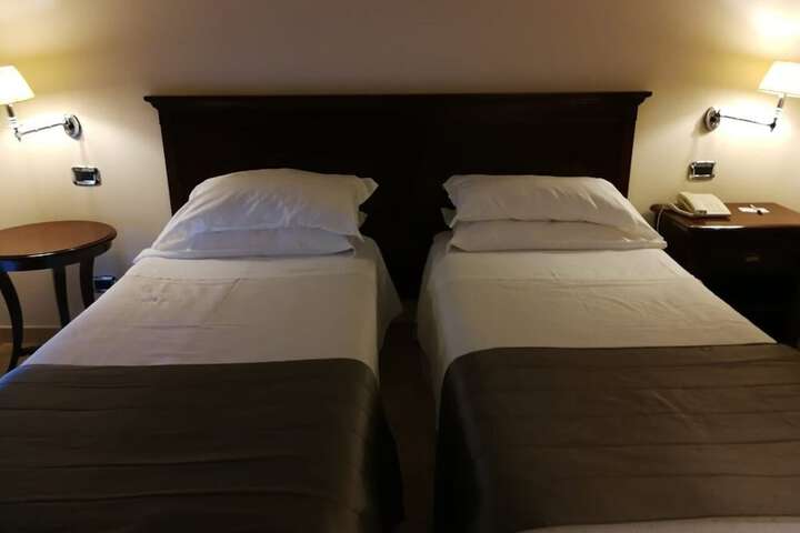 Room 11 of 39