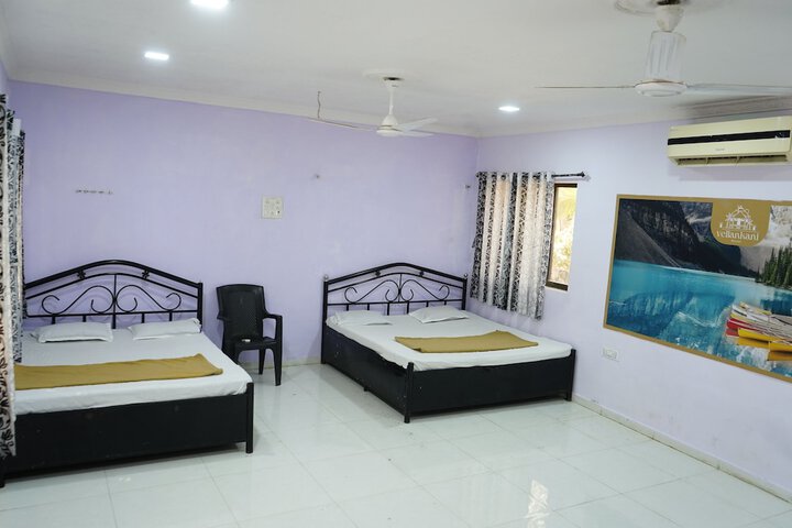 Room 8 of 17