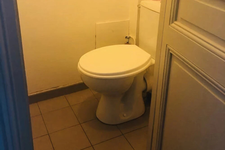 Room 8 of 12