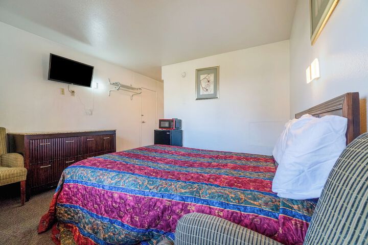Room 18 of 124