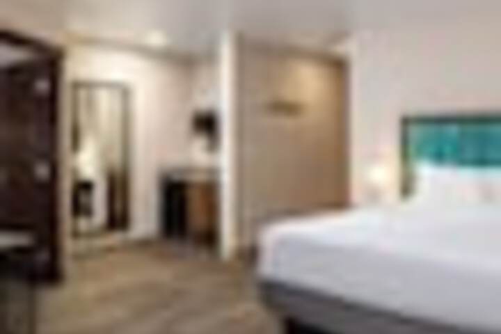 Room 32 of 261