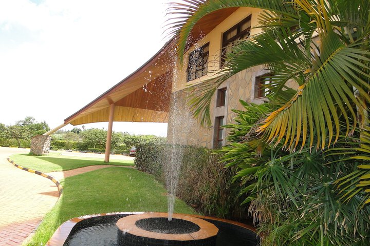 Hotel Exterior 3 of 10