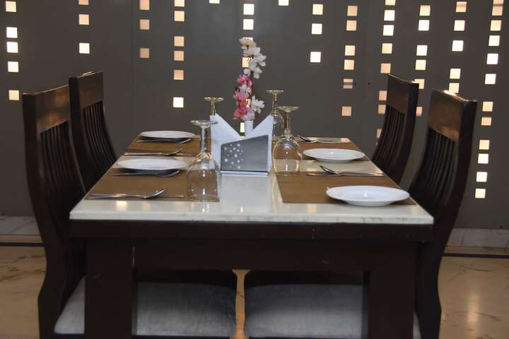 Dining 10 of 23
