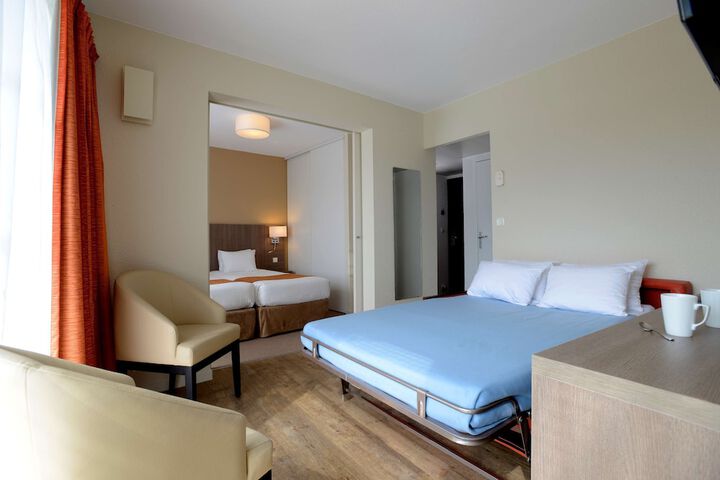 Room 7 of 28