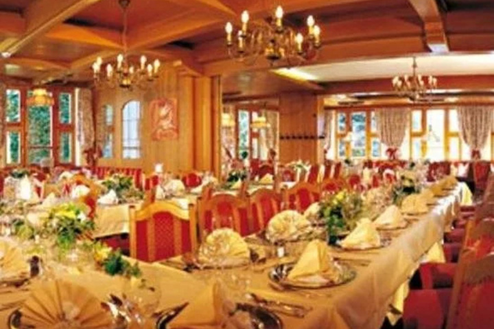 Dining 5 of 9