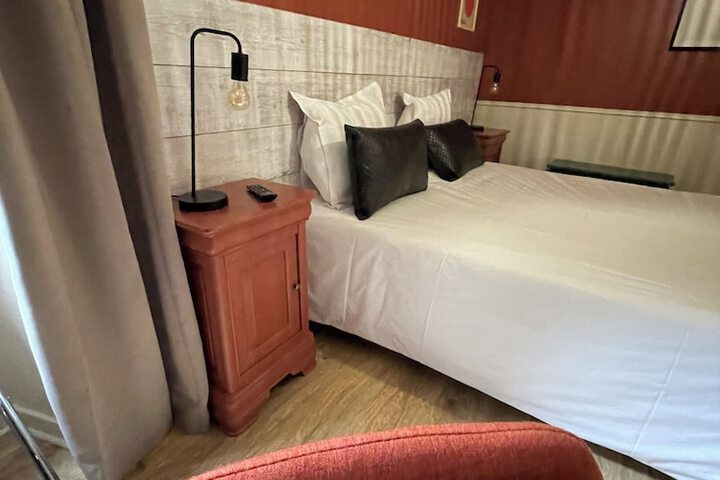 Room 25 of 40