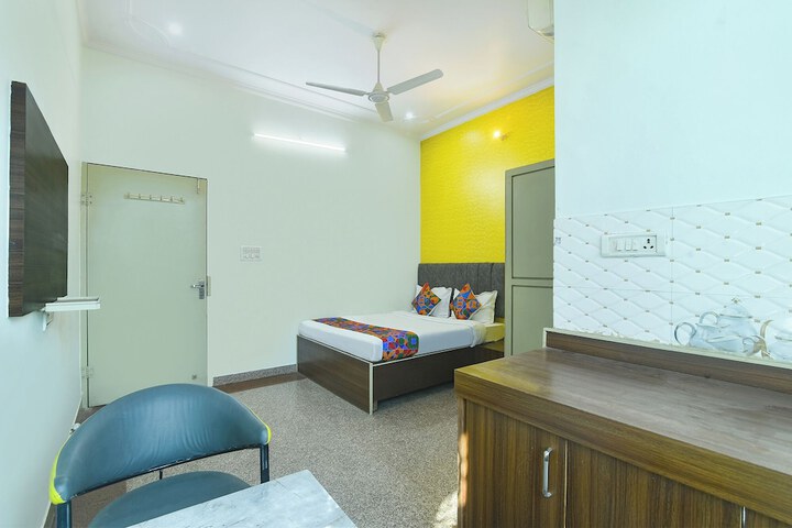 Room 11 of 32