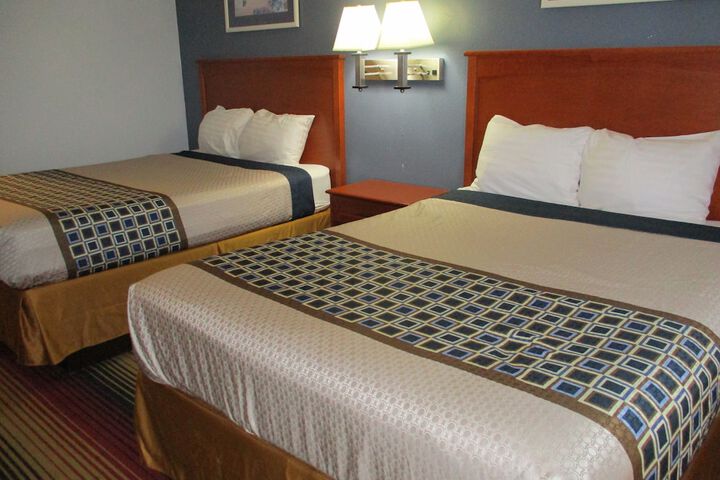 1 Queen Bed (11 of 26)