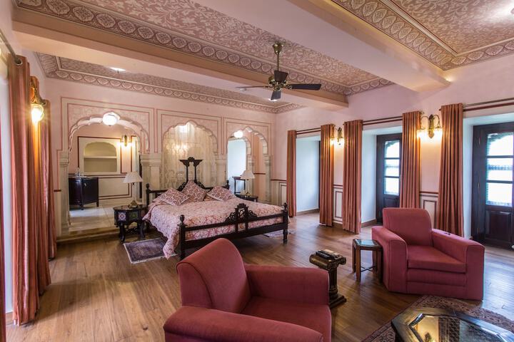 Room 5 of 92