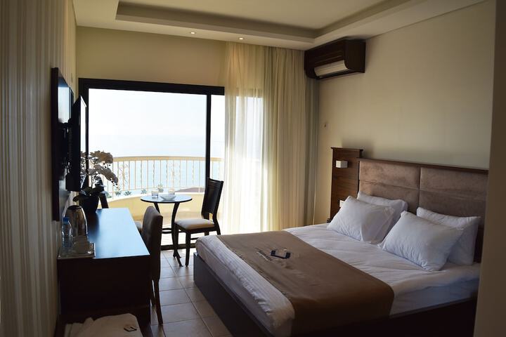Room 5 of 13