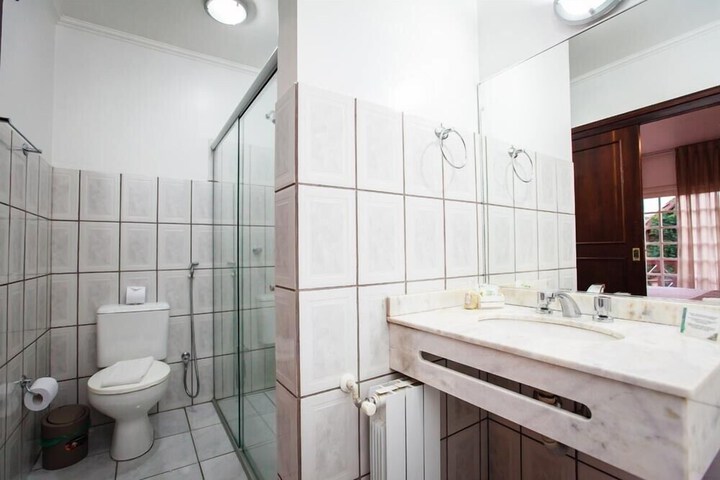 Room 4 of 48