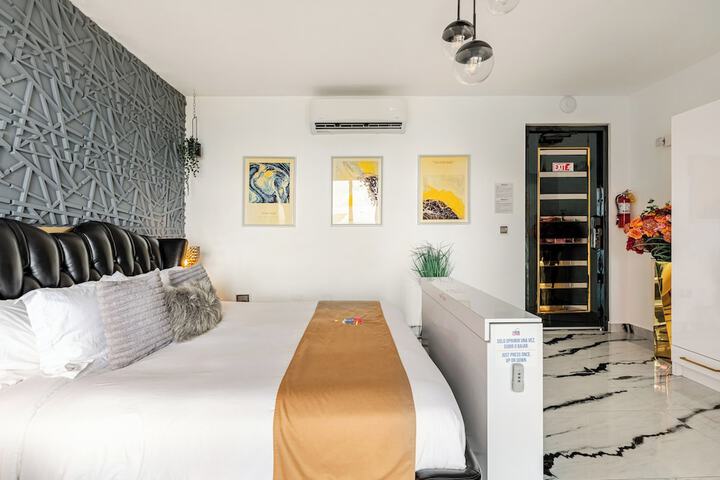 Room 15 of 77