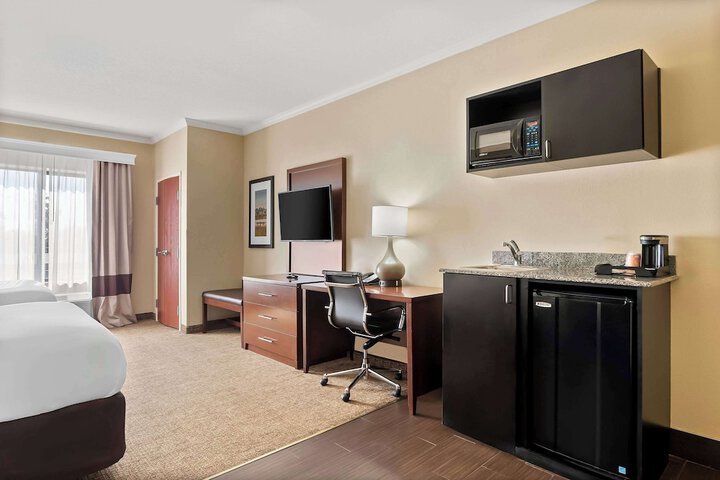 1 King Bed Suite (13 of 13)
