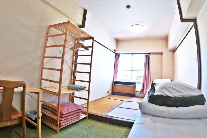 Room 23 of 107
