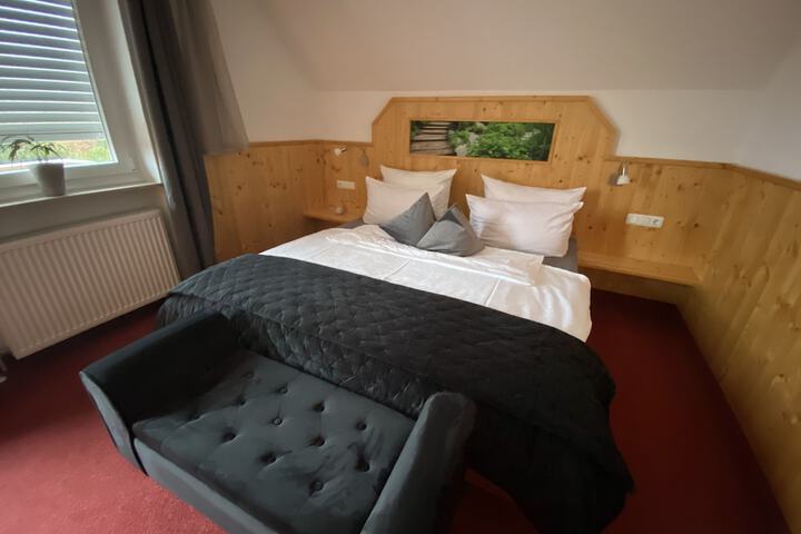 Room 11 of 33
