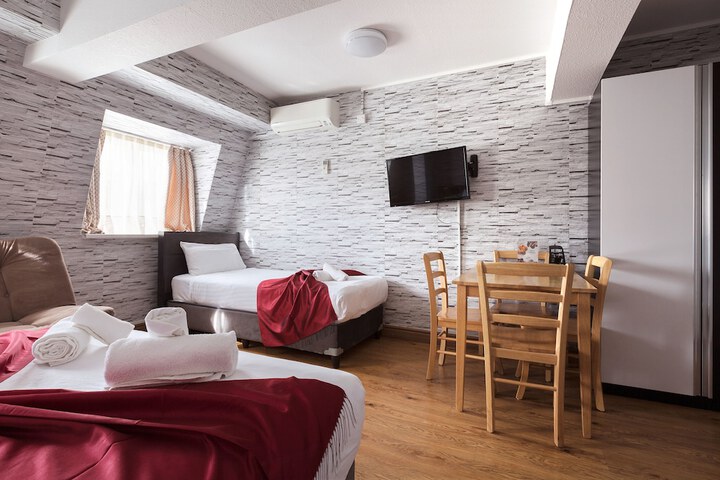 Room 42 of 113