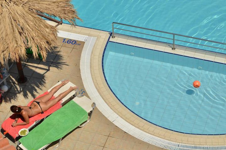 Pool 21 of 40