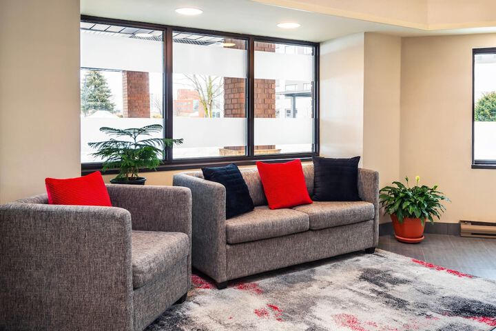 Entrance & Lobby