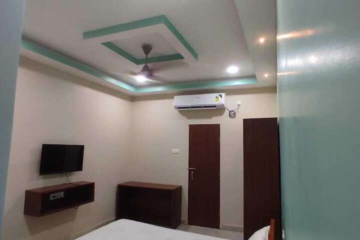 Room 19 of 28