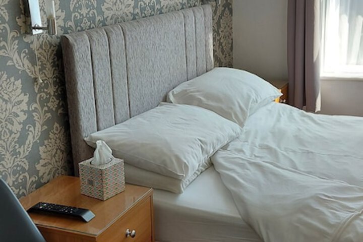Room 4 of 49